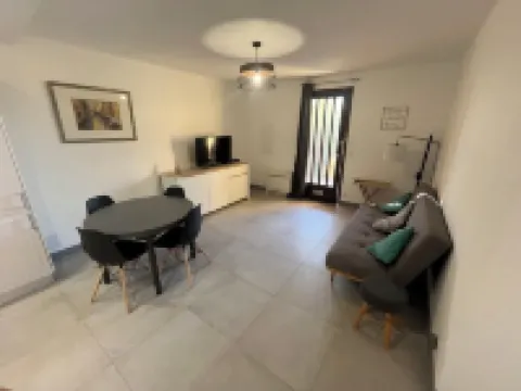 WATERFRONT APARTMENT IN SOUTH CORSICA (1 MINUTE WALK FROM THE BEACH)