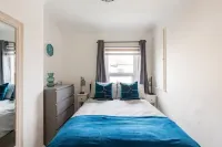 Charming Terraced House in the centre of Hoylake