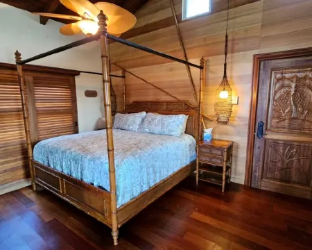 Incredible Beach House with Stunning Views in Laie, Hawaii Hotéis em Laie