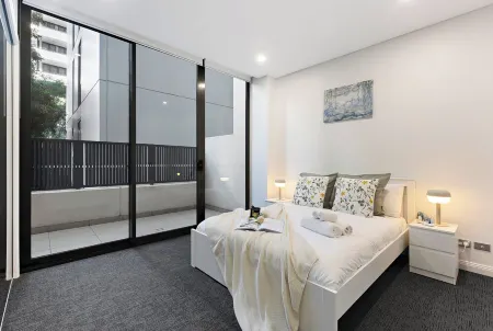 Stylish 1BR - Airport Access & City Convenience
