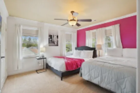 Royal Palace-Heated Pool-Hot Tub-Movie Theater-Pool Table-Fire Pits-Game Room