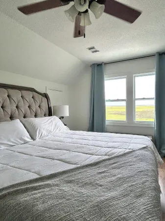 Top-Floor 2 story Apartment with Breathtaking Salt Marsh Views