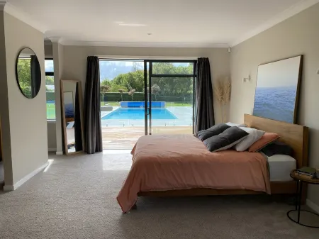 Warm Beautiful Home Close to Field Days Отели в г. Тамаер