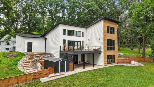 Experience Happie Space on Snow Lake, a Cozy Lakefront Retreat with Privacy Hotels in Jamestown Township