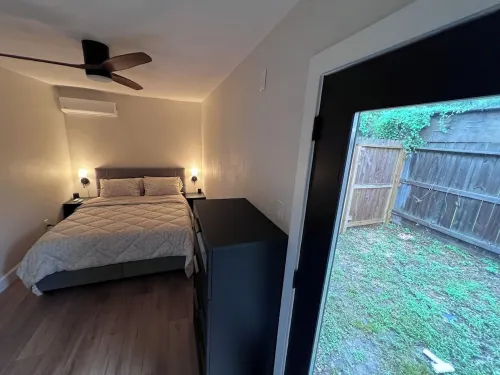 Charming 1-Bedroom Guest House Near NRG with a Level 2 Fast EV Charger