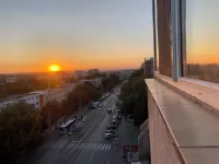 Large Studio with King size Bed + Day bed, AC, Parking, Child-Friendly and Toys Hotels in 