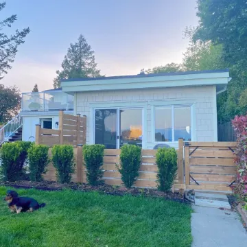 Seaside Haven Oceanfront Suite - Private Hot Tub