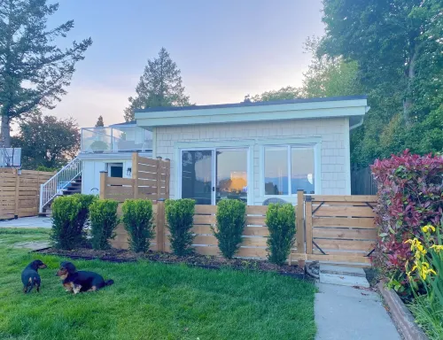 Seaside Haven Oceanfront Suite - Private Hot Tub