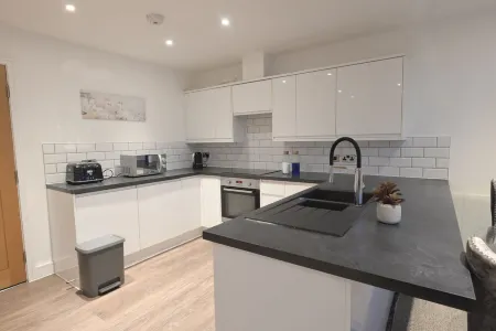 Apartment in Croydon - 1 Min walk to Train Отели в г. Уоллингтон