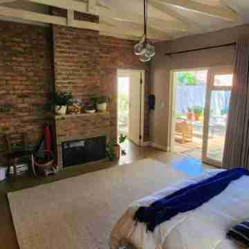 Stylish Secure House in Upmarket Parktown North Rooms