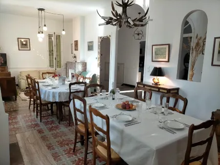 Mas des Marbres Sauvages property 32 people Отели рядом с достопримечательностью «Camping Le Palais De La Mer | Camping Sainte-Marie-la-Mer»