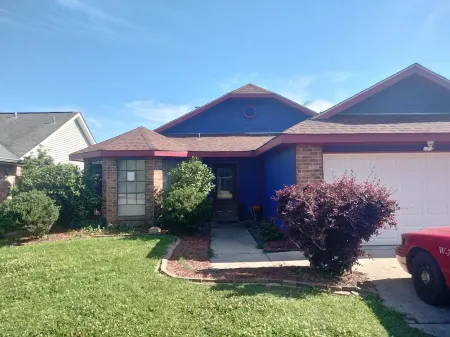 This stylish space has a hometown vibe w/ inexpensive transport to downtown NOLA