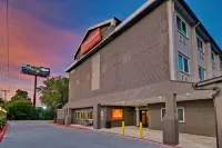 Orangewood Inn and Suites Midtown