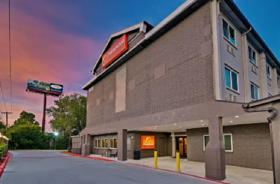 Orangewood Inn and Suites Midtown
