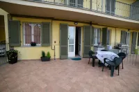 ROMANTIC APARTMENT WITH ROUND BED Hotels in Neive