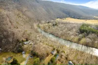 MountainWaters - Mtn, River, Relax! - Hottub, Private Riverfront, Firepit.