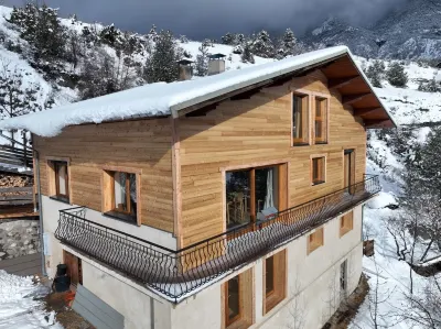 Mountain house with breathtaking view of the Guil river Hotels near Plan d'Eau d'Eygliers