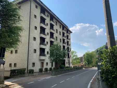 Apartment in the heart of Valsassina Отели в г. Моджо