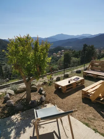 Bas de Villa vue sur le Village