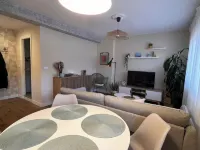 Charming and bright T3 completely renovated, located 10 minutes walk from downtown.