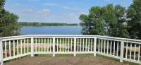 LAKE HOUSE 6 MINUTES TO TOWN.BRING YOUR WATER SPORTS GEAR AND ENJOY Hotels in Neepawa