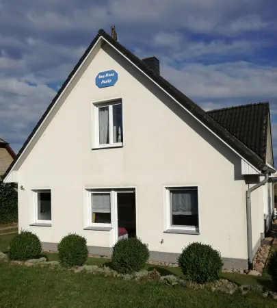 Uns Huus Maike quiet, cozy vacation apartment on the Wohlenberger Wiek Отели в г. Хоэнкирхен