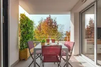 Cosy Apartment with Large Balcony and Private Parking