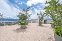 New Boho Sabana Apartment Close to Airports w/ AC