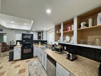 Beautiful oversized 2-bedroom house in Riverview near many points of interest. Hotels in Riverview