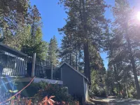 Adorable house walking distance to town-comfy private back patio