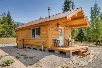 Mtn Views & Fireplace: Cozy Trout Creek Tiny Home - 2つ星