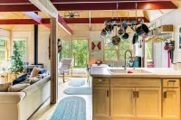 Riverside Retreat in Crosby: Pet Friendly! - Boutique