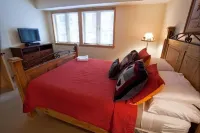 Slopeside Family Ski in, ,Wifi, Hot Tub, Pool, Yellowstone, Netflix