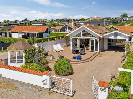 "Michel" - 25m from the Sea