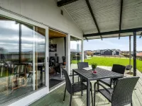 "Kirsa" - 200m to the Fjord Vinderup 호텔