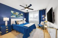 Luxury Home w Pool, Chef's Kitchen, Poker Room & Massage Chairs