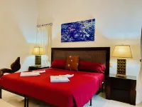 Deluxe Jacuzzi Balcony Room with Swimming Pool Air Conditioning and Parking