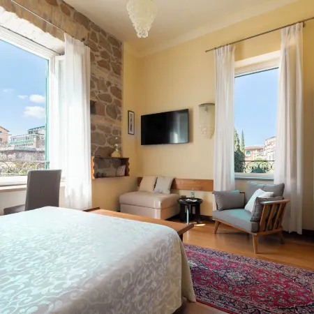 Palm Gallery Hotel