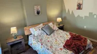 Relaxing Rustic Oasis II -  6 Min Walk to Downtown! Cyclist Welcomed!