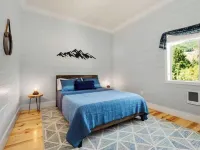 Charming Farmhouse Amazing View of Mt. Rainier - Family Friendly + Game Barn Hotel a Lewis County