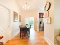 Lovely 3 Bdrm Home w/Free Parking Close to I-75!