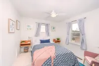 Kingwood Cottage, a beautiful 2-bedroom cottage across from Kingwood