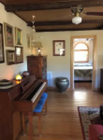 Peaceful and private cabin overlooking the Little Buffalo River. 賈斯珀酒店