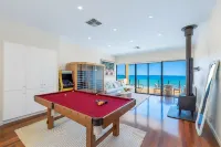 Henley Beachfront Luxury Home With Sauna Just 200m From Henley Square! Hotels in Henley Beach