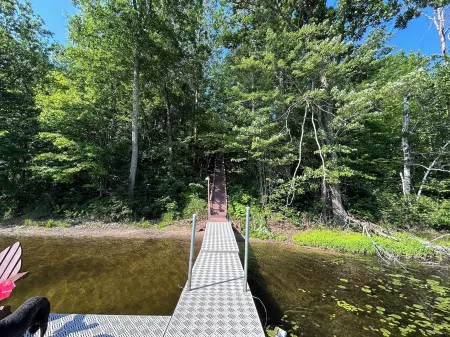 Spacious 4-bedroom cabin in charming Hayward on Windigo Lake