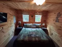 Sunrise Views Cabin with AC, Game Room & Bar