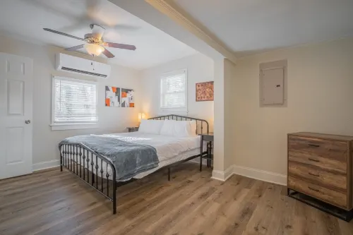 Cara's Cottage - 2 miles from Sanford Stadium