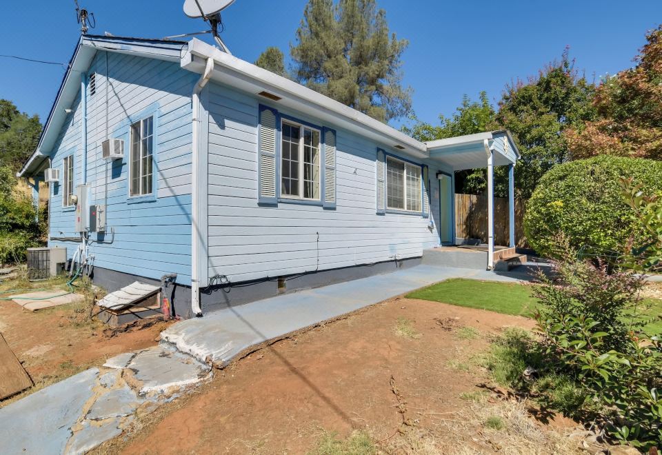 Fenced Yard & Grill: Orville Cottage Near Trails! - Housity
