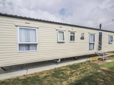 Caravan - Sleeps 10 - Pet Friendly - Parking