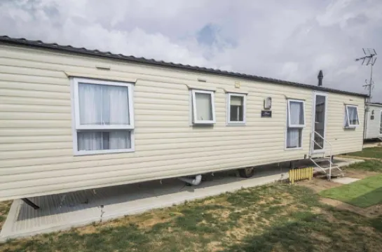 Caravan - Sleeps 10 - Pet Friendly - Parking